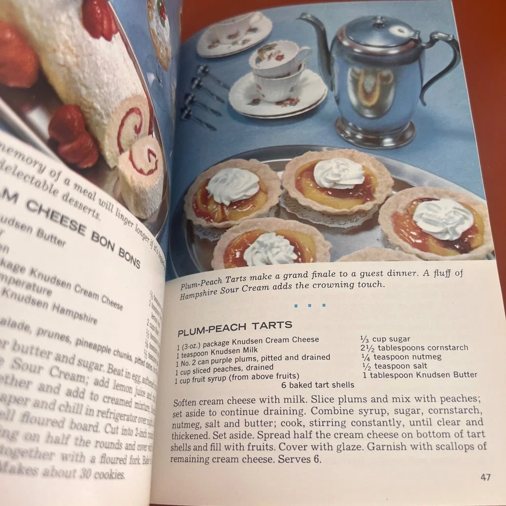 Vintage Knudsen Recipes 11th Edition Cookbook Dairy‎ Products Mid Century Retro